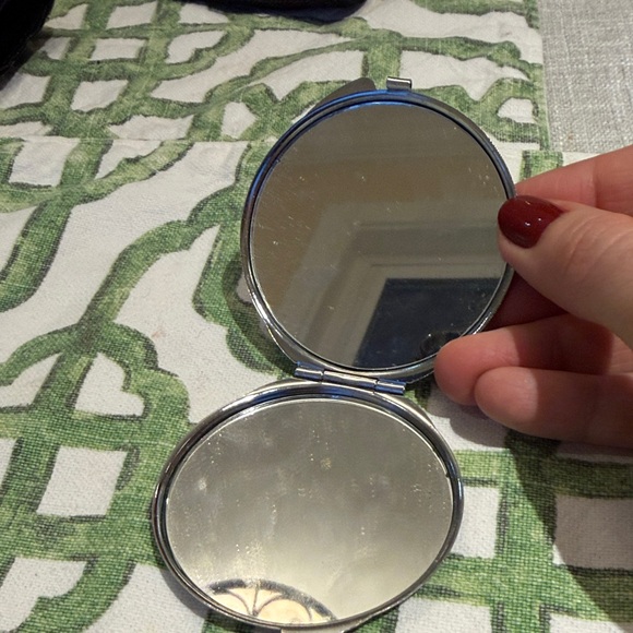 Silver Compact Mirror - Picture 2 of 3